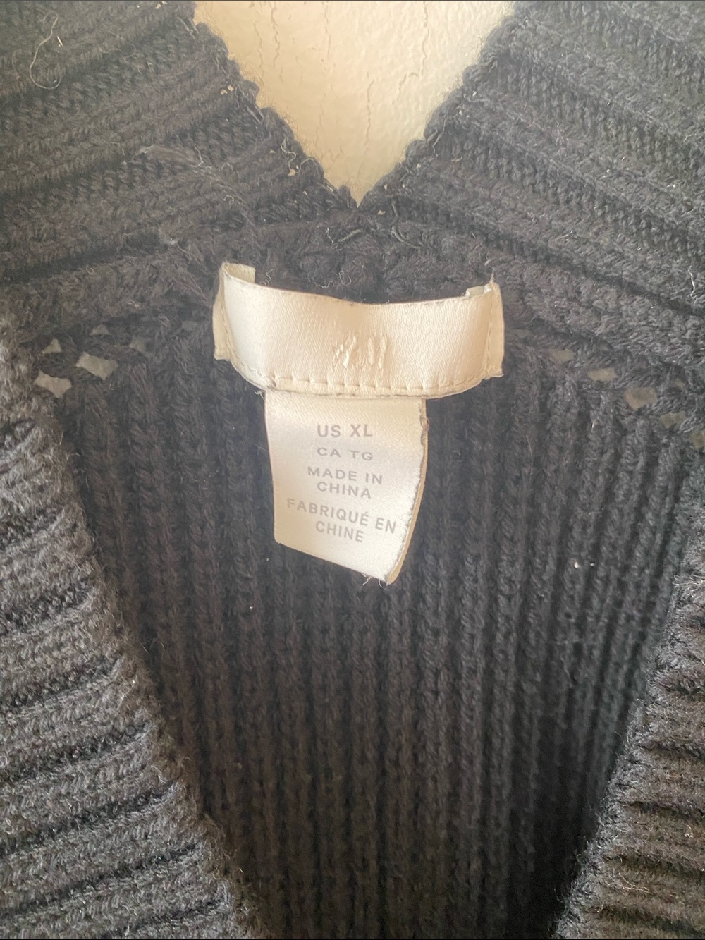 H&M Black Ribbed V-Neck Knit Sweater Vest - Picture 4 of 8